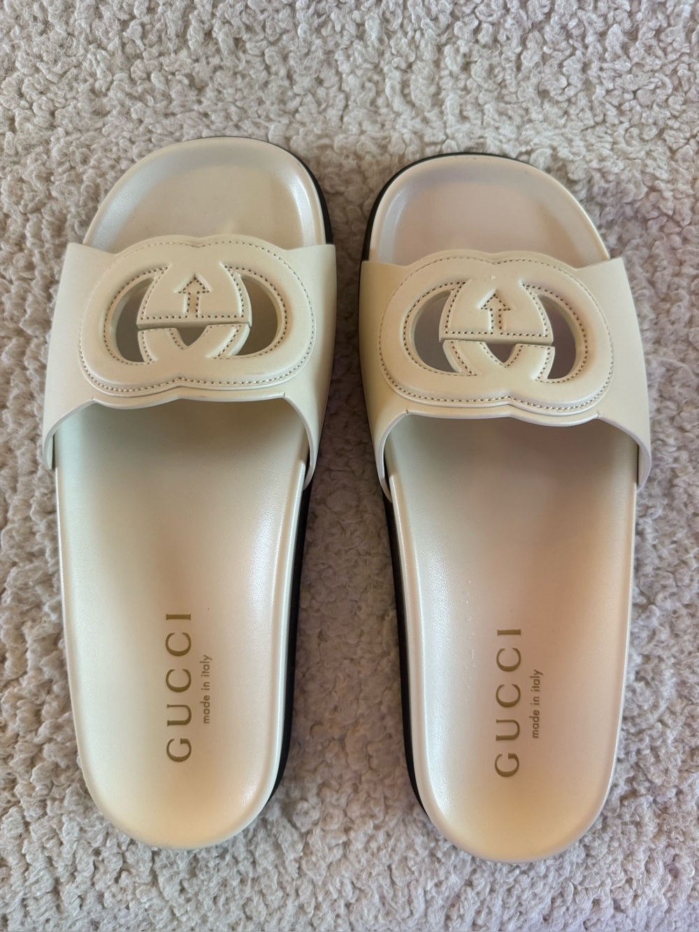 Gucci Ivory Leather Interlocking GG Slide Sandals - Picture 2 of 4